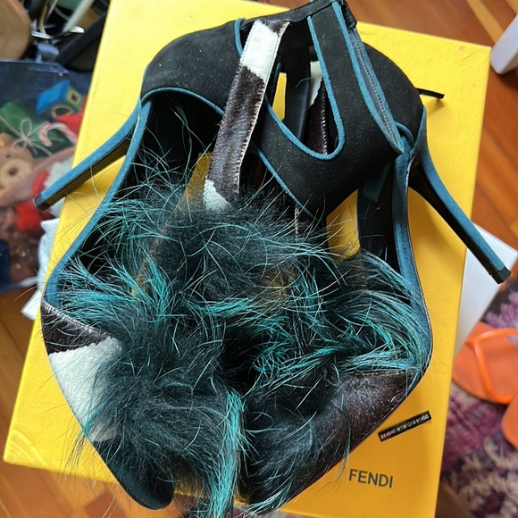 FENDI sandals size 40 EPIC. Suede and fur, peep toe - Picture 10 of 10